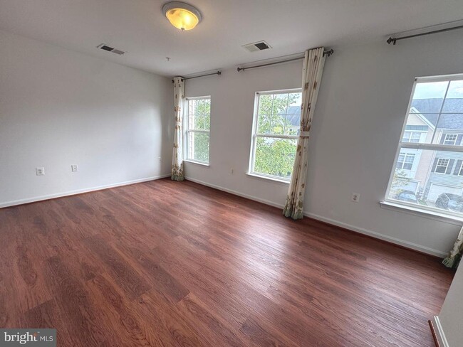 Building Photo - 108 Moore Dr