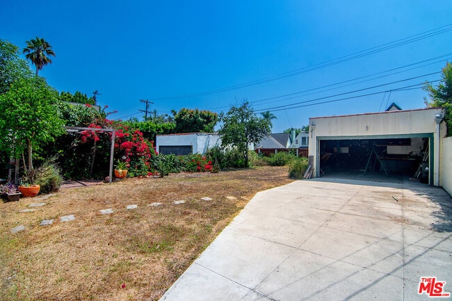 Building Photo - 832 S Citrus Ave