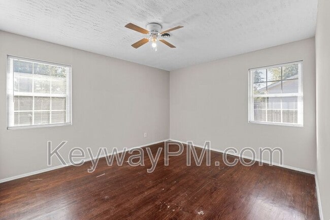 Building Photo - 2021 Fernwood Cir