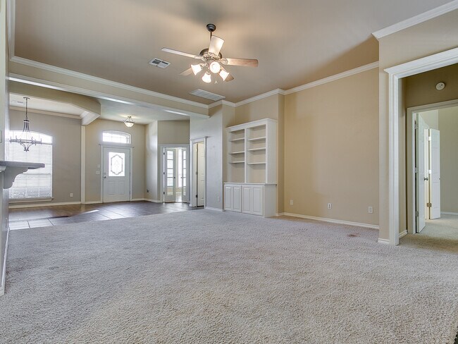 Building Photo - Lone Oak Ridge + Gated Community + 4 beds/2.5 Baths + Storm Shelter + Deer Creek Schools