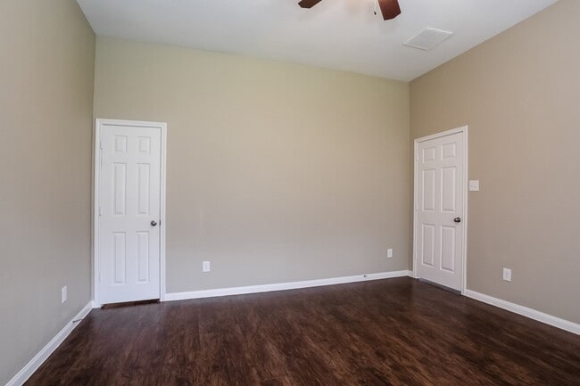 Building Photo - 13433 Raintree Dr