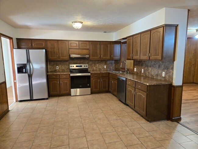 Building Photo - FOR RENT in North Columbus! Available Now!