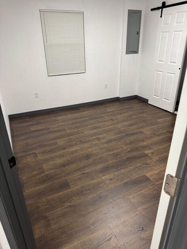 Building Photo - 1201 Crestwood Dr