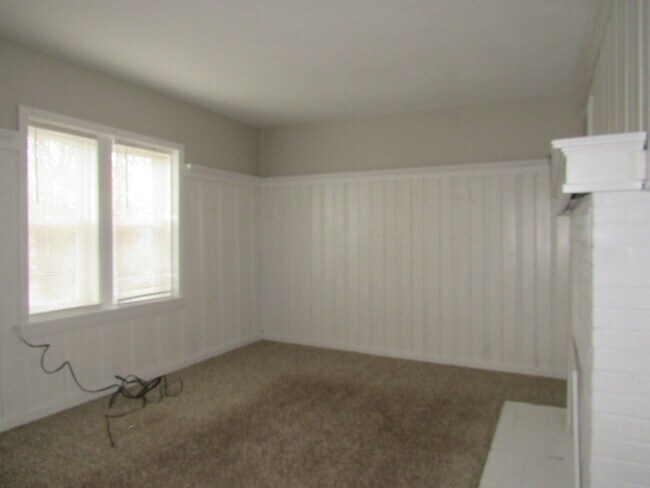 Building Photo - Dracut Beautiful 5 Bedroom Apartment Ready for Occupancy!!