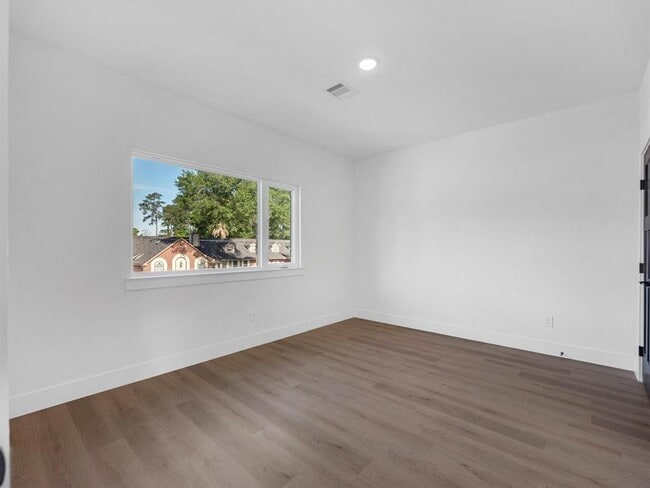 Building Photo - 10732 Twin Oak Dr