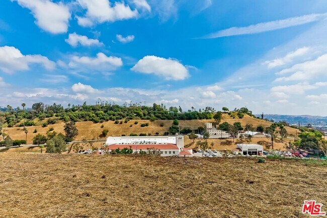 Building Photo - 957 Figueroa Terrace