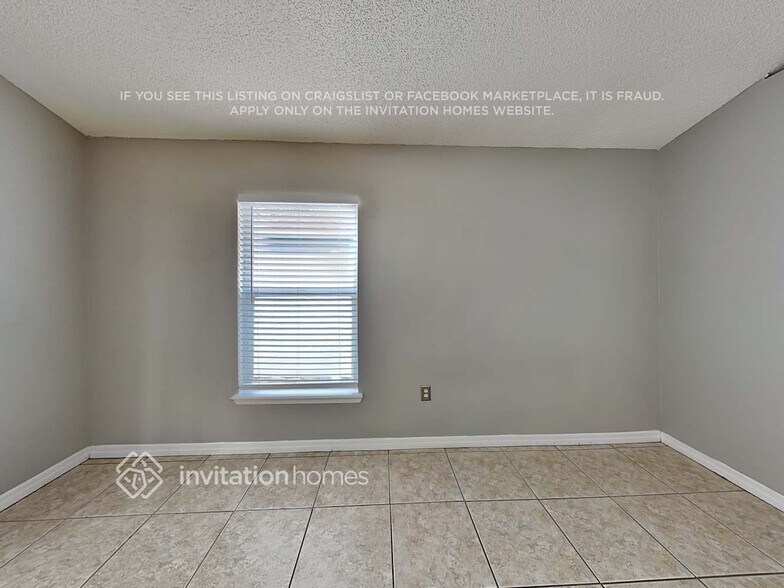 Building Photo - 1622 Hudderfield Cir W