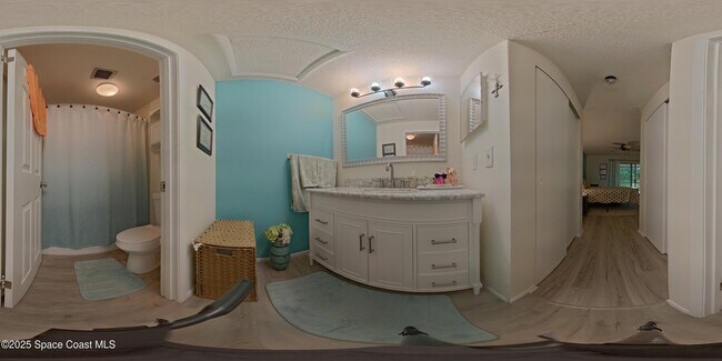 Building Photo - 2245 Golf Isle Dr