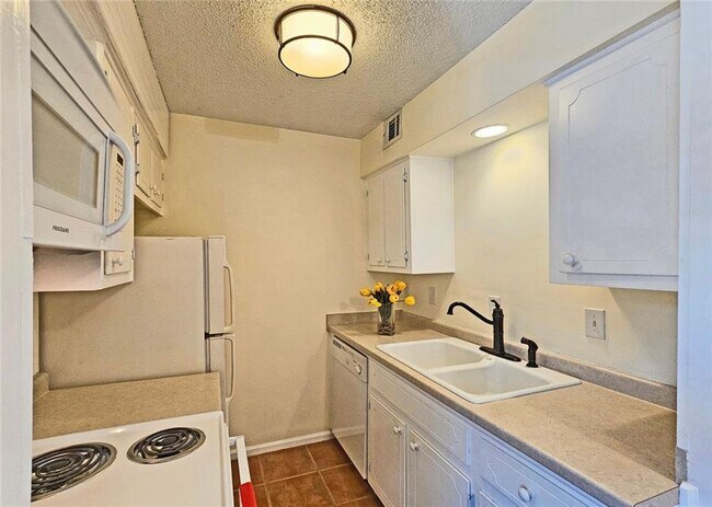 Building Photo - 47 Monet Ct NW
