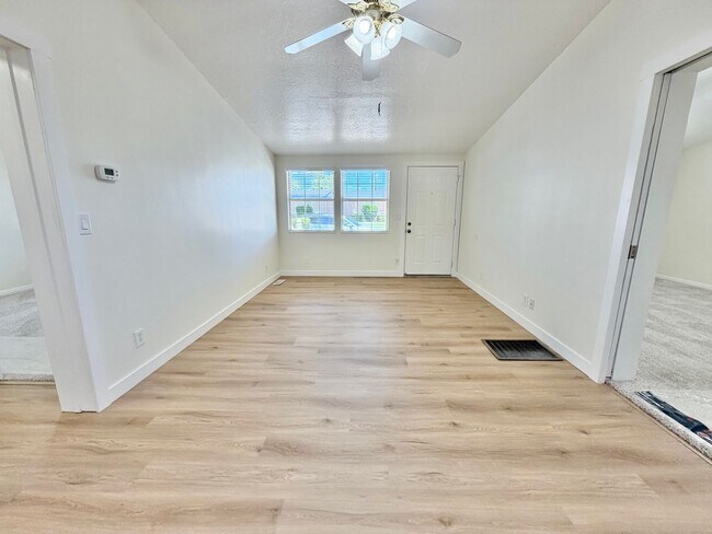 Building Photo - 600 N 2450 E