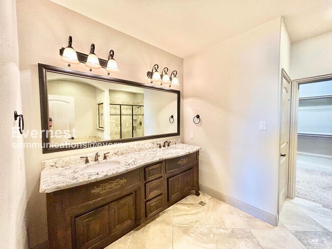 Building Photo - 4417 Villa Dr