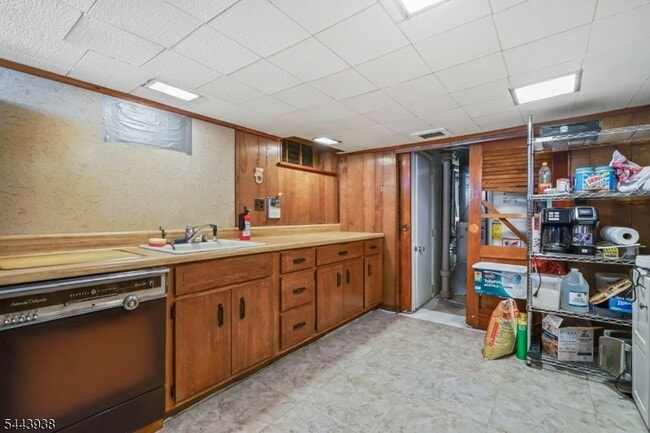 Building Photo - 57 Ivanhoe Ter