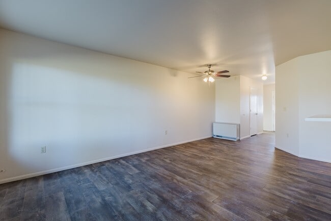 Building Photo - 21 W Golf Pl