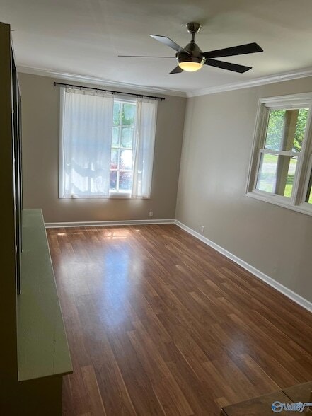 Building Photo - 713 Giles Dr NE