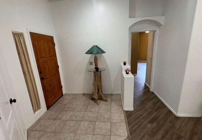 Building Photo - $1,000 OFF MOVE-IN – Sabino Canyon Area | Foothills Living | 3BR Home
