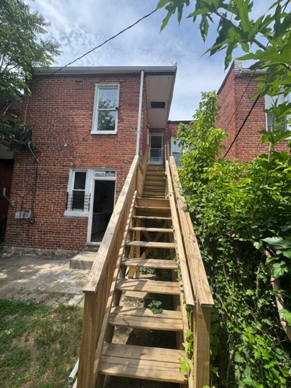 Building Photo - 2547 Park Heights Terrace