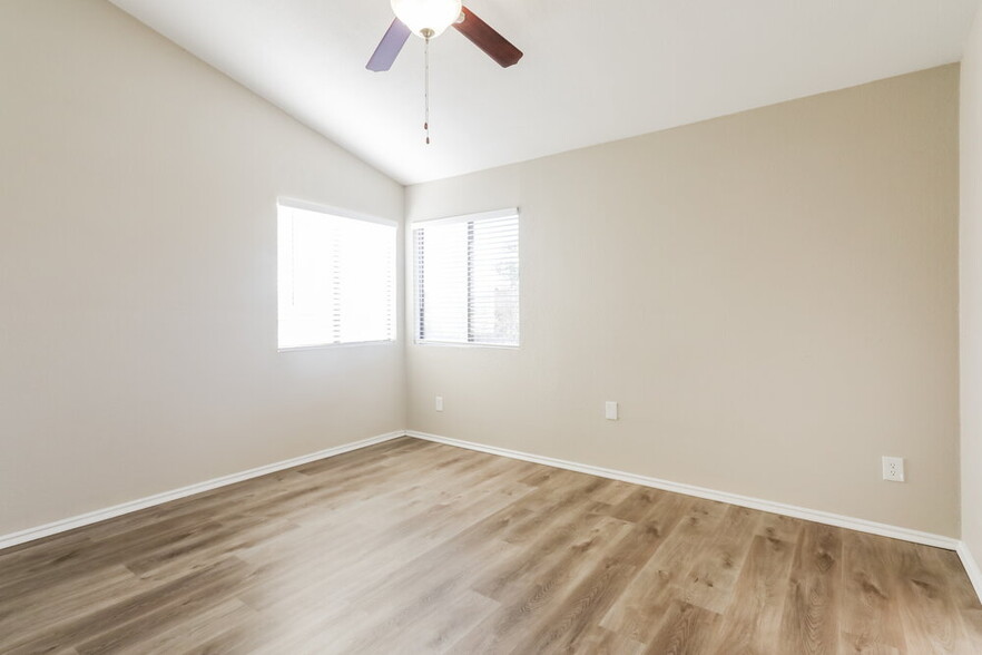 Building Photo - 7916 N Roundstone Dr