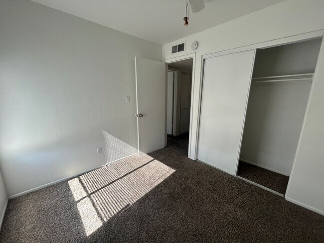 Building Photo - 3 Bedroom 2 Bathroom Parkview North Home