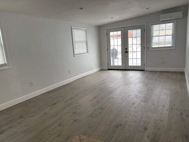 Building Photo - 93 Hazlet Ave