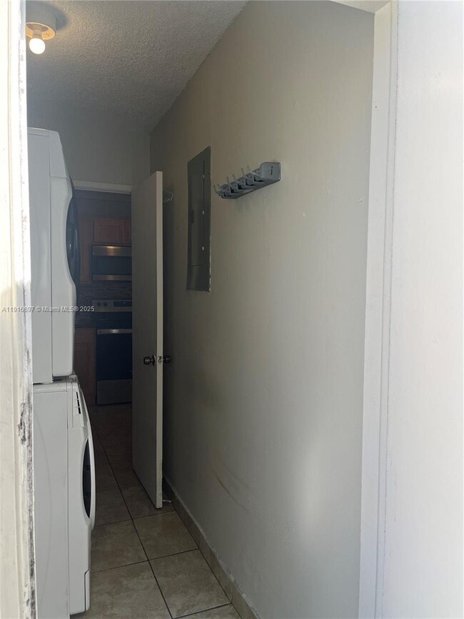 Building Photo - 9722 NW 6th Ln