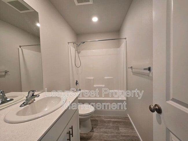 Building Photo - 412 Lost Lake St NE