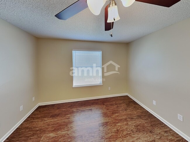 Building Photo - 1127 Hidden Cove Cir S