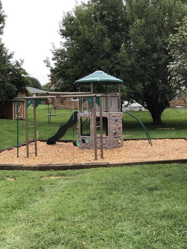 Building Photo - 936 E Colonial Manor Dr