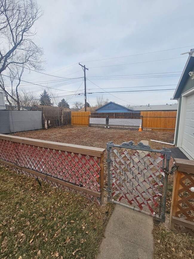 Building Photo - Cozy 2 bedroom for Rent on Rockwood Avenue