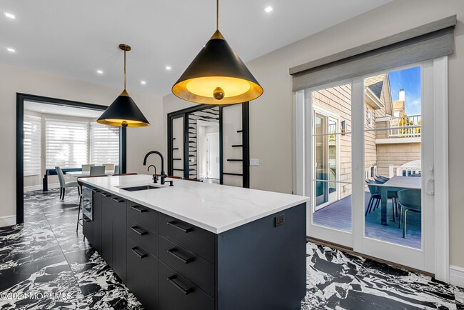 Building Photo - 215 Hollywood Ave