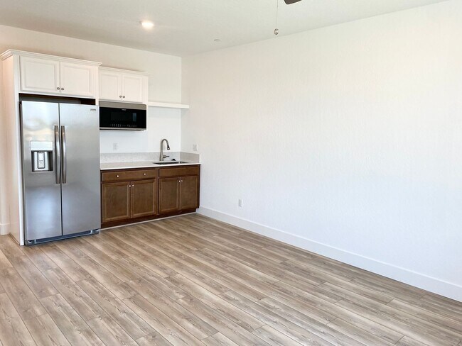 Building Photo - 2335 S Shirley Ave