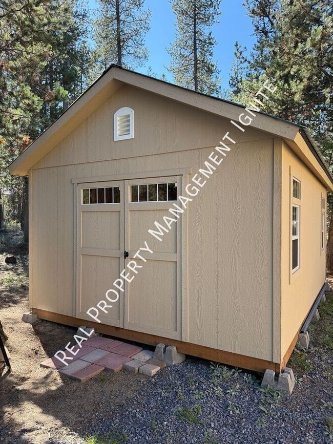Building Photo - 53377 Eagle Ln