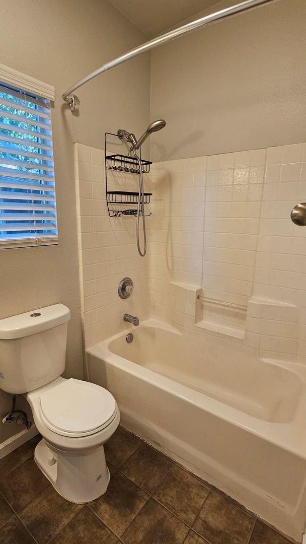 Building Photo - Kingsburg House for Rent