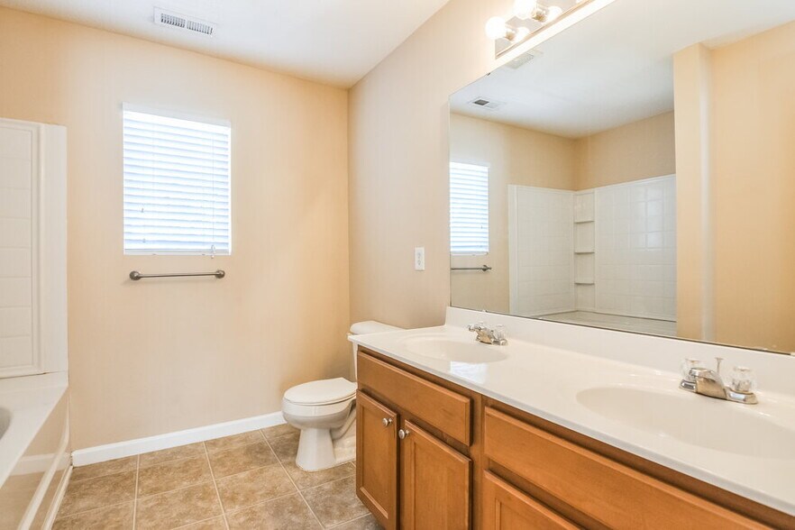 Building Photo - 63 Brookhaven Dr