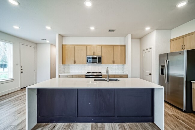 Building Photo - 2523 Appian Wy