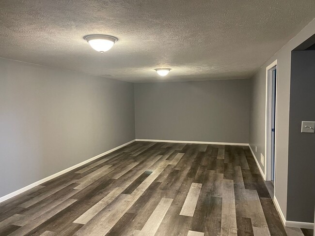 Building Photo - Rare find!