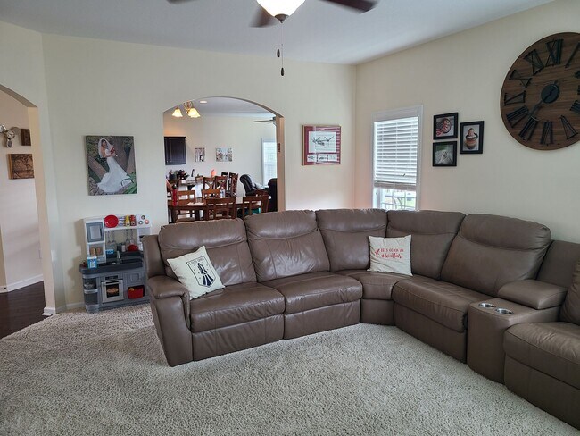 Building Photo - 4 Bedroom 2.5 Bath unfurnished home in Nautical Reach Neighborhood