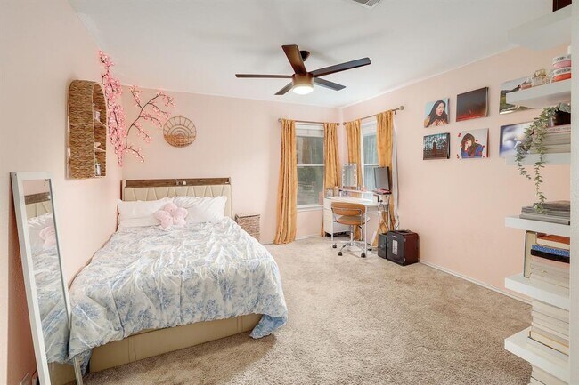 Building Photo - 3019 Plantation Dr