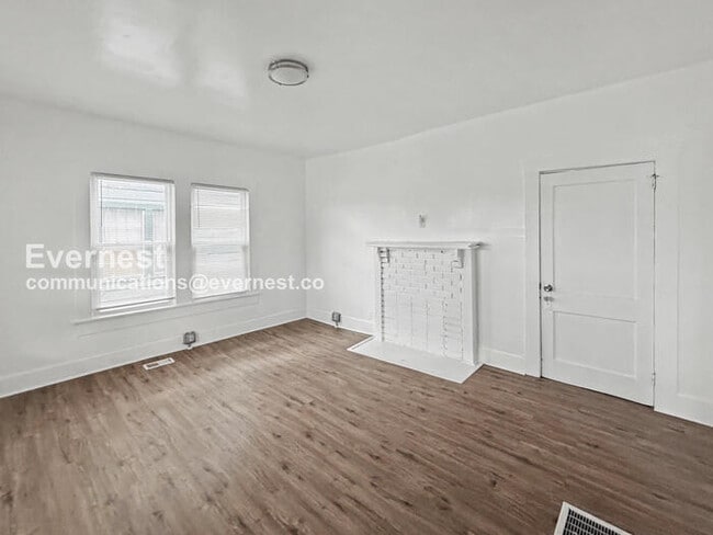 Building Photo - 1515 36th Pl N