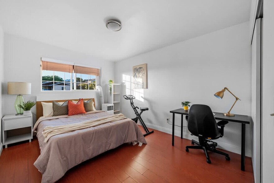 Building Photo - 2304 E 14th St