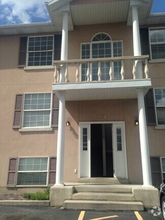 Building Photo - Two Bedroom Lexington Condo