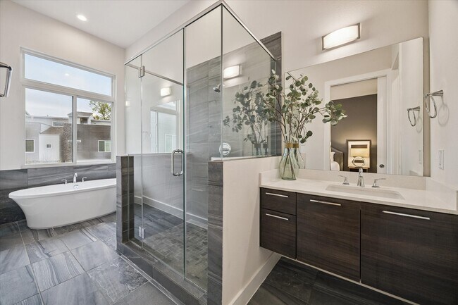 Building Photo - 2715 St Emanuel St