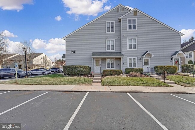 Building Photo - 1707A Heatherstone Ct