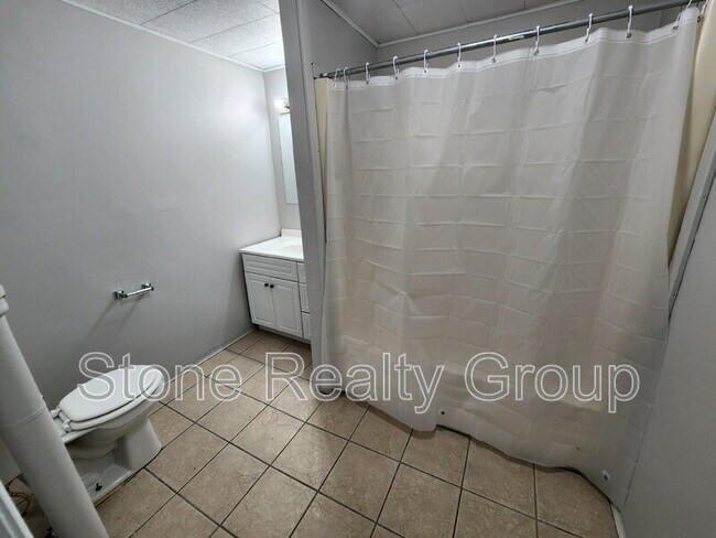 Building Photo - 1515 Chase St