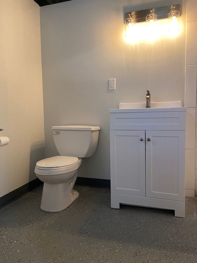 Building Photo - GORGEOUS 3 BED 2 BATH BUNGALOW IN ROYAL OAK ---- MINERVA