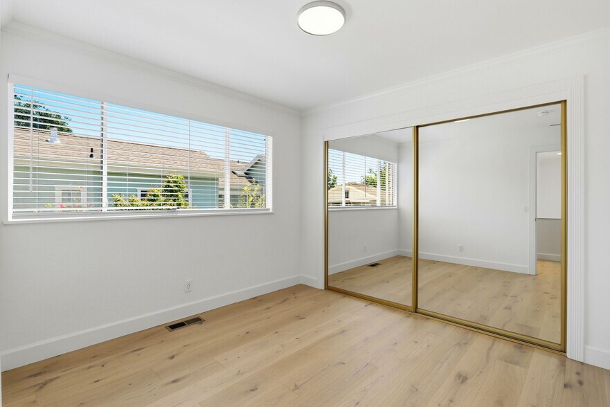 Building Photo - 1104 Lautrec Ter