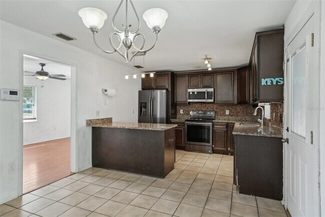 Building Photo - 503 Holt Cir