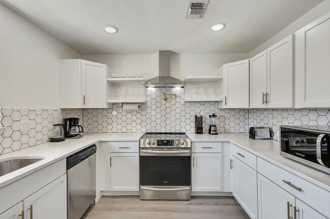 Building Photo - 7920 Limerick Ln