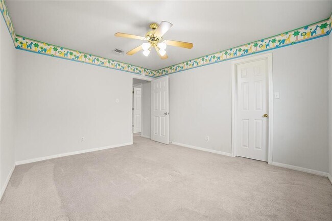 Building Photo - 1911 Cedar Bend Dr