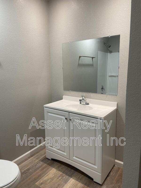 Building Photo - 716 Shadycrest Dr
