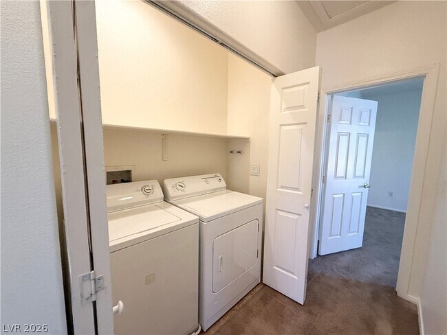 Building Photo - 3915 Legend Hills St